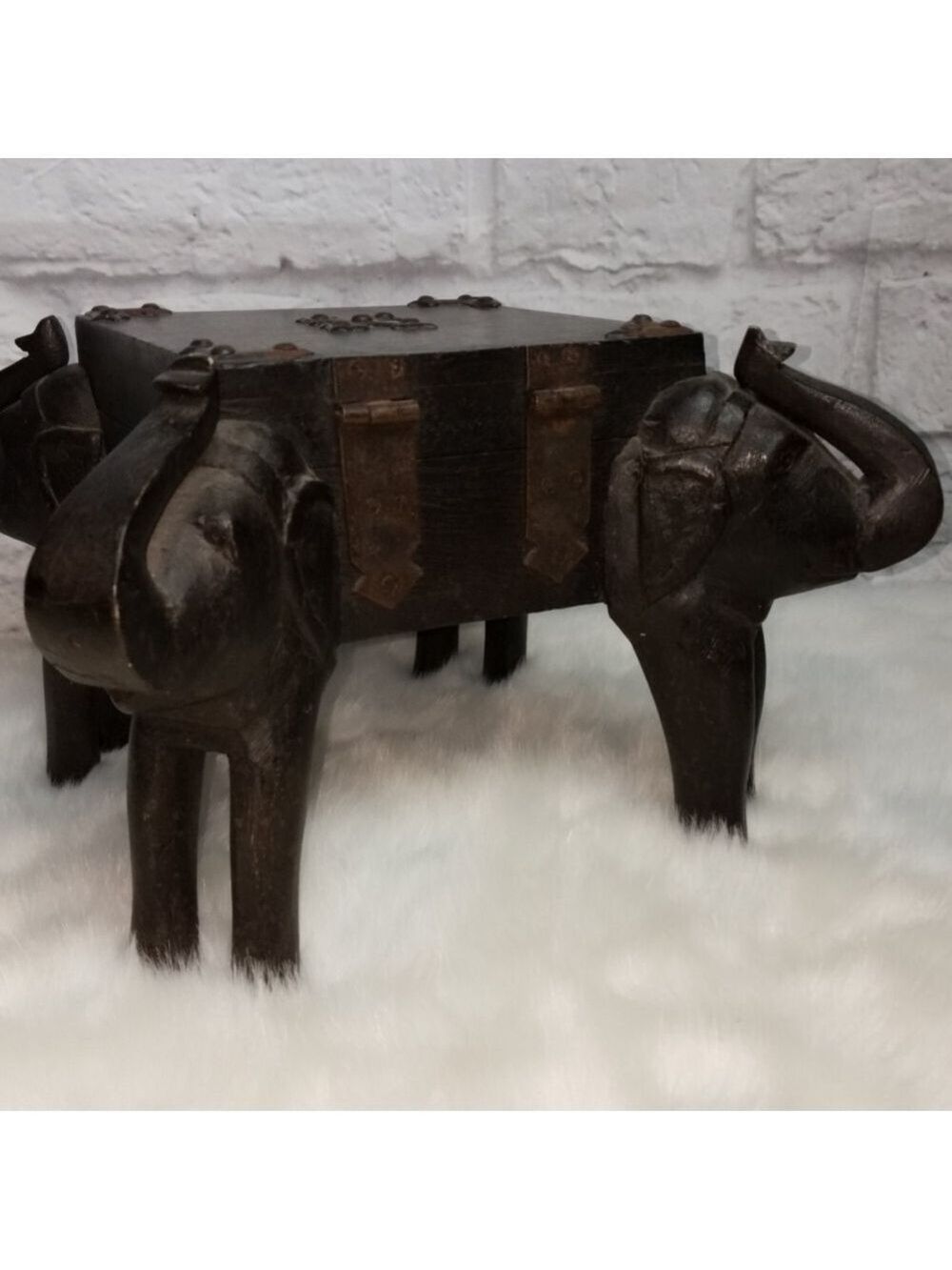 Wooden handcarved Elephant Head decorative box - Picture 5 of 8